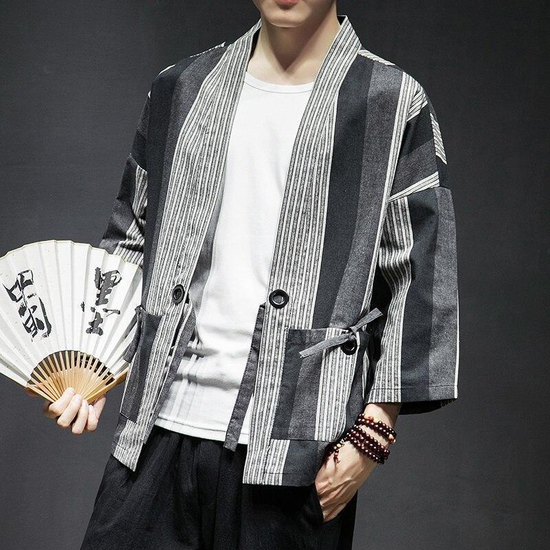 http://japan-avenue.com/cdn/shop/products/striped-kimono-jacket-for-men-172.jpg?v=1619721200