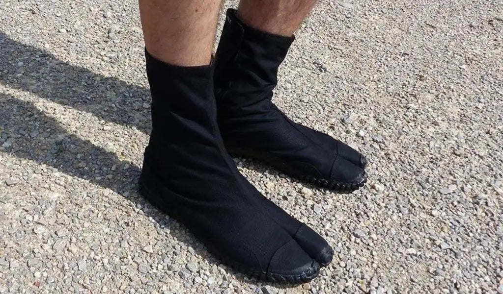 Jika-tabi shoes