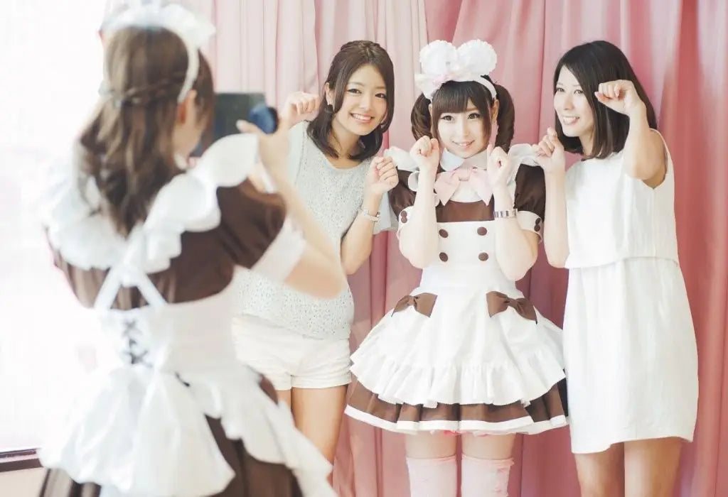 Maid Cafe customers