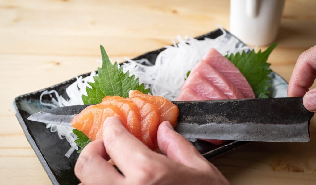 Cutting food