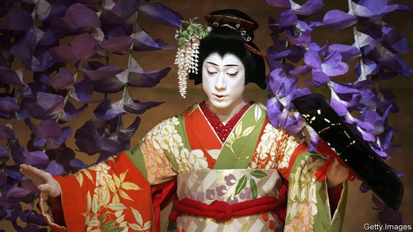 Ebizo Ichikawa, kabuki actor in a feminine role
