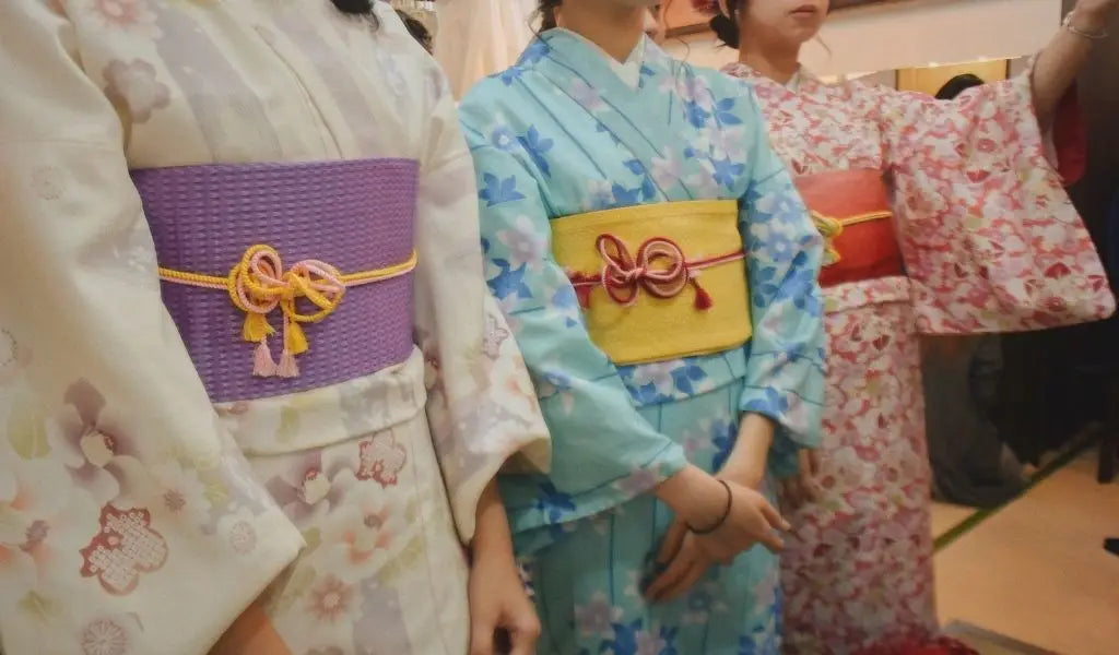 How to put on a kimono