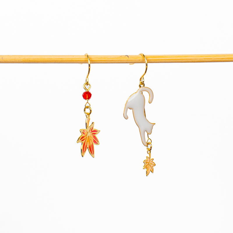 Japanese Earrings – Cat & Momiji Leaf