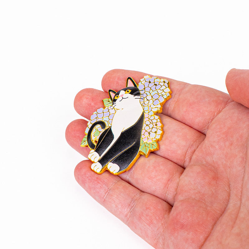 Japanese Gold-Tone Metal Magnet – Cat & Hydrangeas