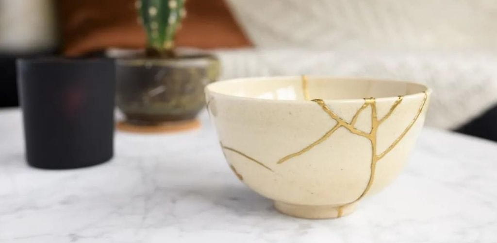 kintsugi on ceramic pot