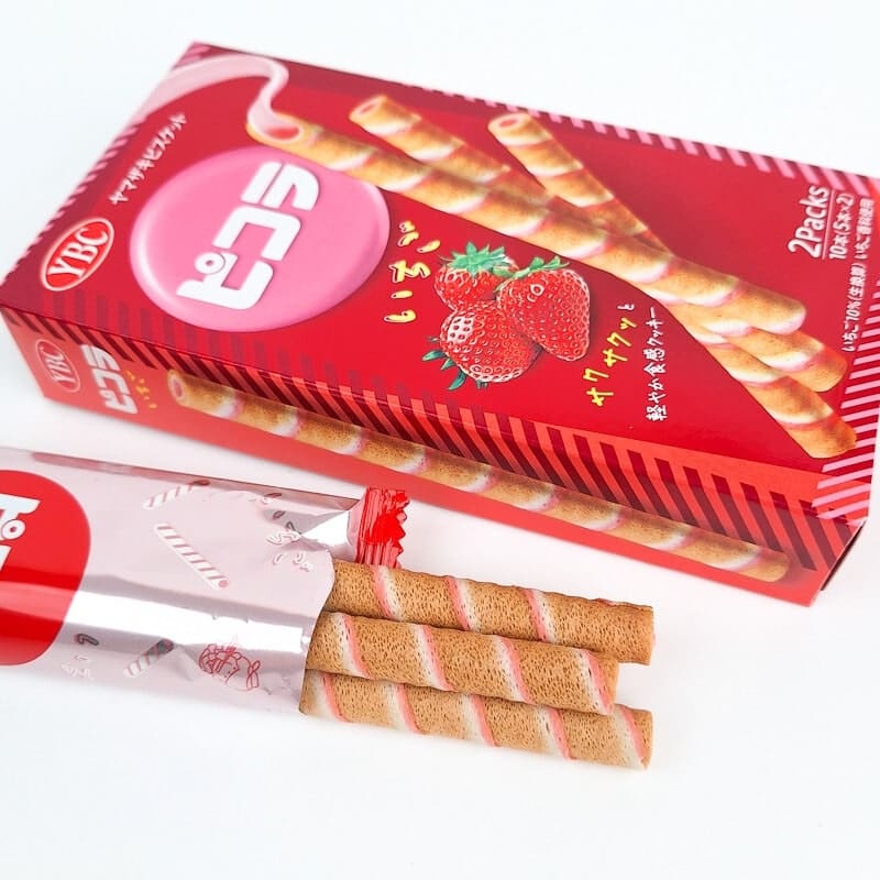 Picola Strawberry Flavor Rolled Biscuit